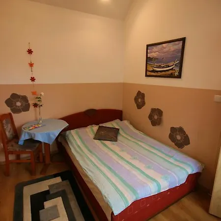 Klaudia Дарлово