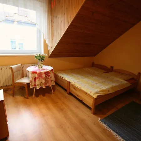 Klaudia Дарлово